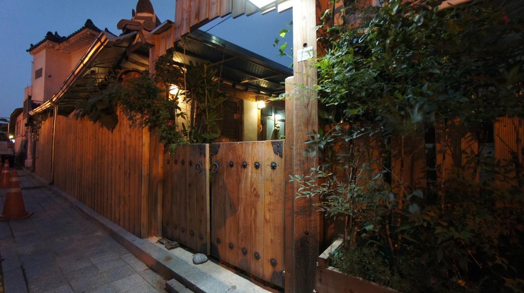 1928 Suimmaru Hanok Guesthouse Jeonju Bagian luar foto