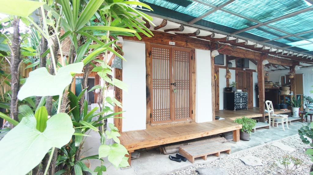 1928 Suimmaru Hanok Guesthouse Jeonju Bagian luar foto