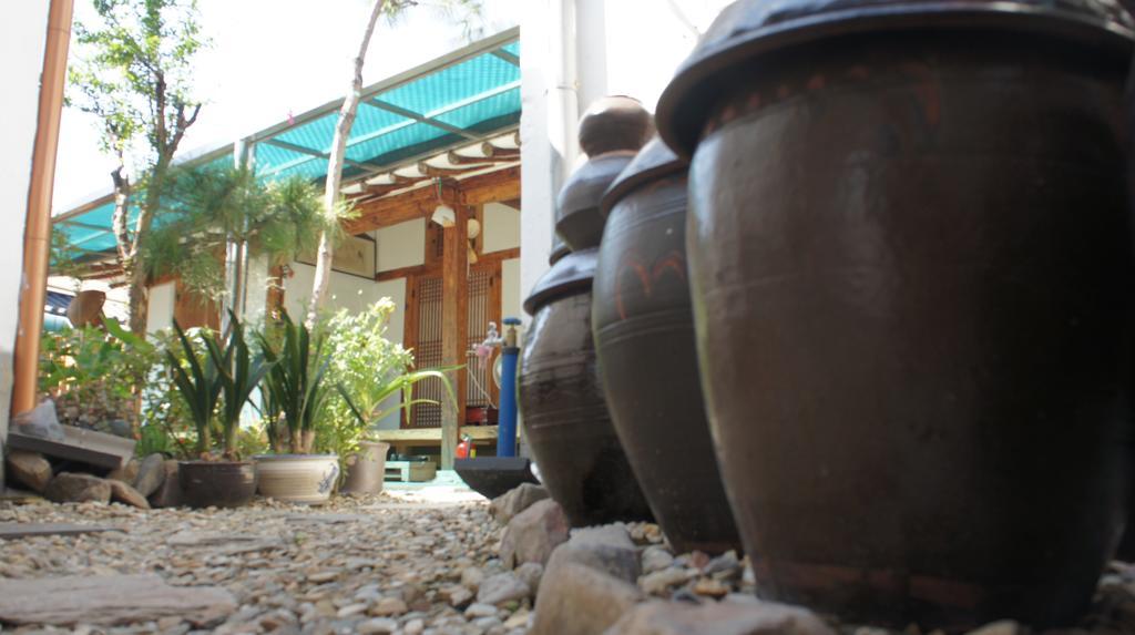1928 Suimmaru Hanok Guesthouse Jeonju Bagian luar foto