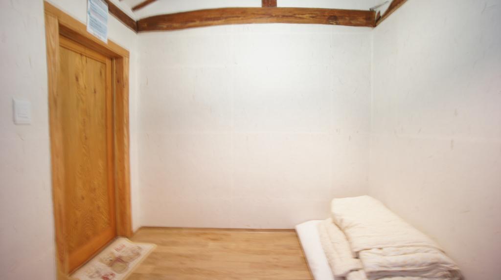 1928 Suimmaru Hanok Guesthouse Jeonju Ruang foto