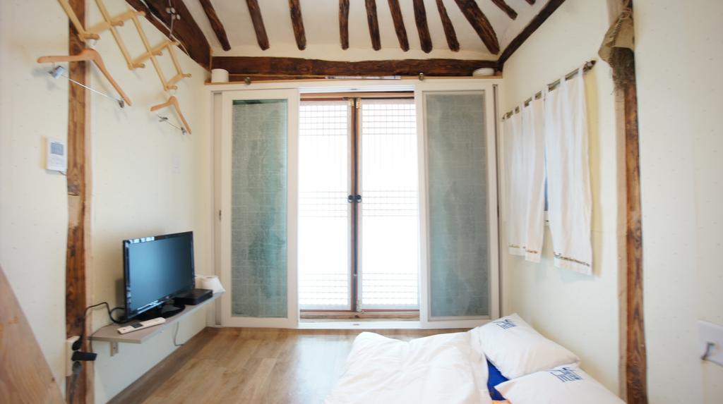 1928 Suimmaru Hanok Guesthouse Jeonju Ruang foto