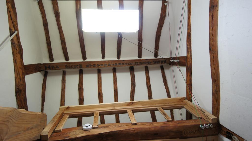 1928 Suimmaru Hanok Guesthouse Jeonju Ruang foto